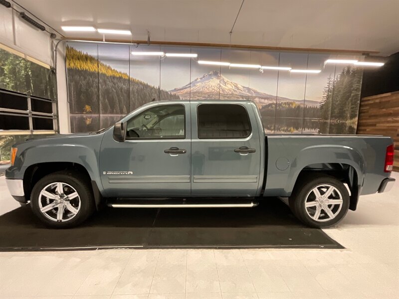 2009 GMC Sierra 1500 SLE Crew Cab 4X4 / 5.3L V8 / LOCAL OREGON TRUCK  / RUST FREE / Only 123,000 MILES - Photo 3 - Gladstone, OR 97027