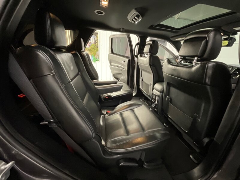 2020 Dodge Durango R/T BLACK TOP AWD / 5.7L HEMI / 1-OWNER / 21K MILE  / 3RD ROW SEAT / Leather , Heated & Cooled Seats / Sunroof / SHARP & CLEAN / 21,000 MILES - Photo 17 - Gladstone, OR 97027