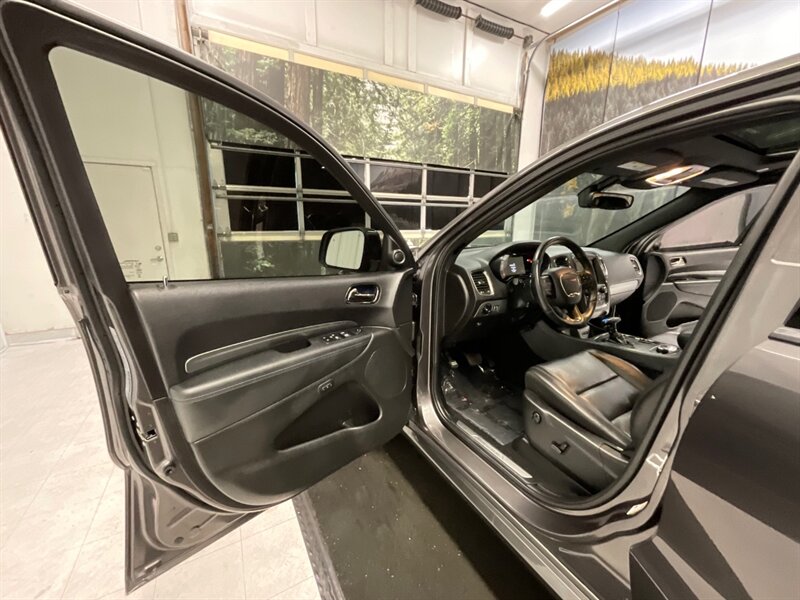 2020 Dodge Durango R/T BLACK TOP AWD / 5.7L HEMI / 1-OWNER / 21K MILE  / 3RD ROW SEAT / Leather , Heated & Cooled Seats / Sunroof / SHARP & CLEAN / 21,000 MILES - Photo 11 - Gladstone, OR 97027