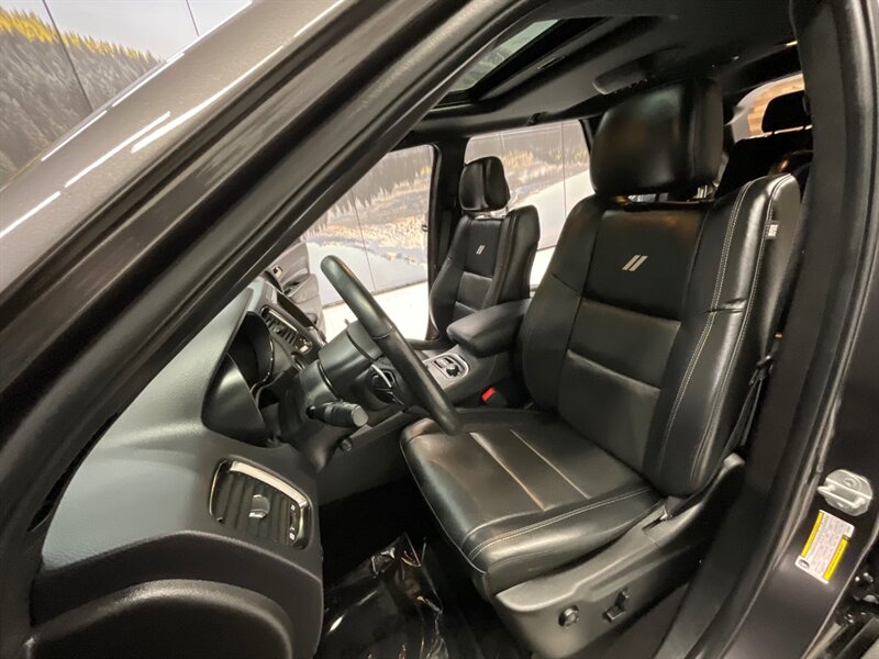 2020 Dodge Durango R/T BLACK TOP AWD / 5.7L HEMI / 1-OWNER / 21K MILE  / 3RD ROW SEAT / Leather , Heated & Cooled Seats / Sunroof / SHARP & CLEAN / 21,000 MILES - Photo 30 - Gladstone, OR 97027