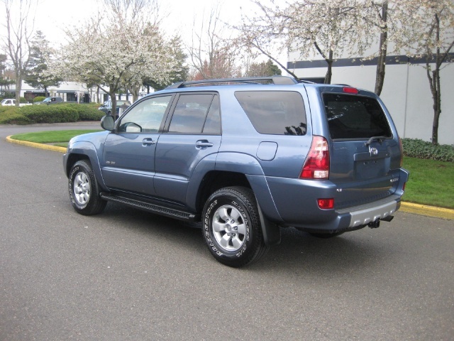 2004 Toyota 4Runner SR5   - Photo 4 - Portland, OR 97217