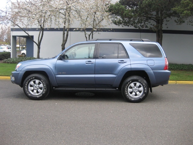 2004 Toyota 4Runner SR5   - Photo 3 - Portland, OR 97217