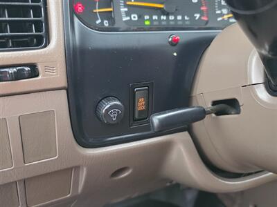 1998 Toyota 4Runner LIMITED 4X4 REAR DIFF LOCK / NEW TIRES / 4 " LIFT / V6 3.4 L / SUNROOF / NO RUST / EXCELLENT SHAPE - Photo 18 - Portland, OR 97217