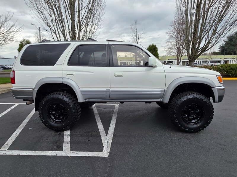 1998 Toyota 4Runner LIMITED 4X4 REAR DIFF LOCK / NEW TIRES / 4 " LIFT  / V6 3.4 L / SUNROOF / NO RUST / EXCELLENT SHAPE - Photo 4 - Portland, OR 97217