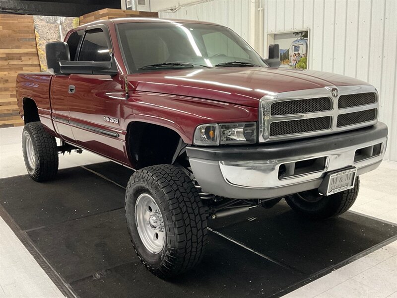 2000 Dodge Ram 2500 SLT 4X4 / 5.9L DIESEL / LIFTED w. NEW 35 " TIRES  / LOCAL OREGON TRUCK / RUST FREE  / SHARP & CLEAN !! - Photo 2 - Gladstone, OR 97027