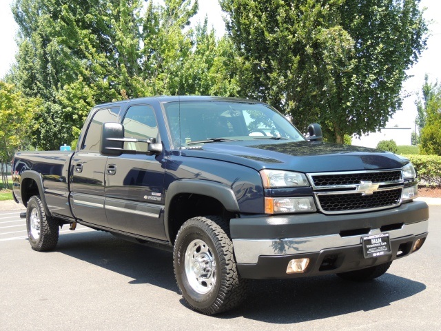 2006 Chevrolet Silverado 2500 LT / 4X4 / 6.6L DURMAX DIESEL / Long Bed/ 1-OWNER   - Photo 2 - Portland, OR 97217