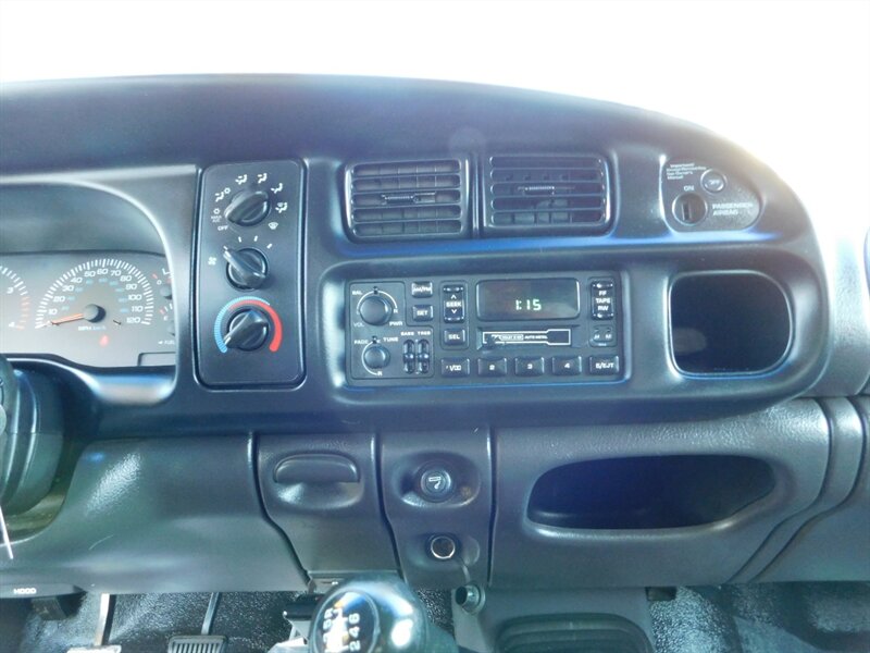 2001 Dodge Ram 3500 SLT 4X4 5.9L CUMMINS DIESEL / 6-SPEED / DUALLY   - Photo 19 - Portland, OR 97217