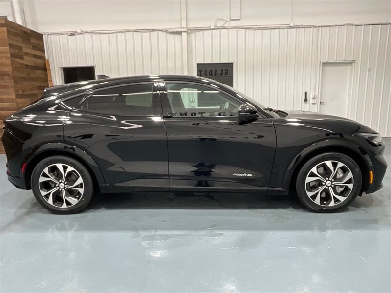 2022 Ford Mustang Mach-E Premium Mach E4 X / AWD / Pano Sunroof/NEW TIRES  / FULLY LOADED /91KWH USABLE EXT BATTERY - Photo 4 - Gladstone, OR 97027