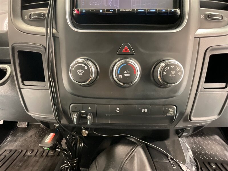 2013 RAM 2500 Tradesman Crew Cab 4X4/6.7L DIESEL /6-SPEED/LIFTED / Backup Camera / RAM BOX / ZERO RUST / LIFTED w. BRAND NEW 35 " TIRES & 20 " MOTO WHEELS / 79K MILES - Photo 19 - Gladstone, OR 97027