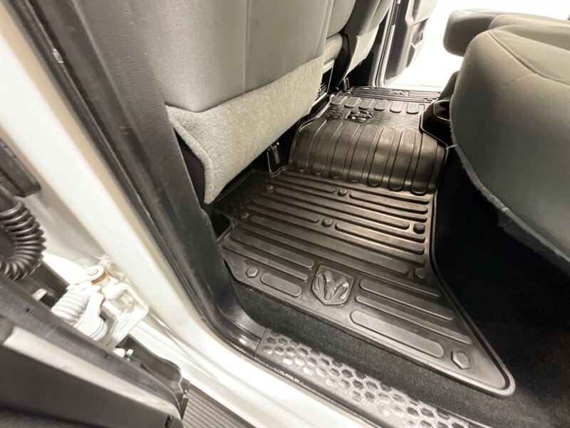 2013 RAM 2500 Tradesman Crew Cab 4X4/6.7L DIESEL /6-SPEED/LIFTED / Backup Camera / RAM BOX / ZERO RUST / LIFTED w. BRAND NEW 35 " TIRES & 20 " MOTO WHEELS / 79K MILES - Photo 42 - Gladstone, OR 97027