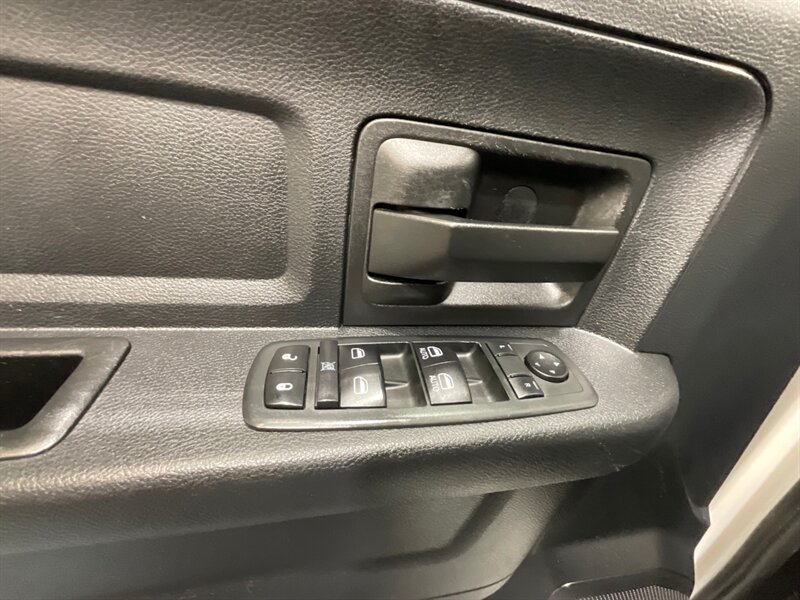 2013 RAM 2500 Tradesman Crew Cab 4X4/6.7L DIESEL /6-SPEED/LIFTED / Backup Camera / RAM BOX / ZERO RUST / LIFTED w. BRAND NEW 35 " TIRES & 20 " MOTO WHEELS / 79K MILES - Photo 46 - Gladstone, OR 97027