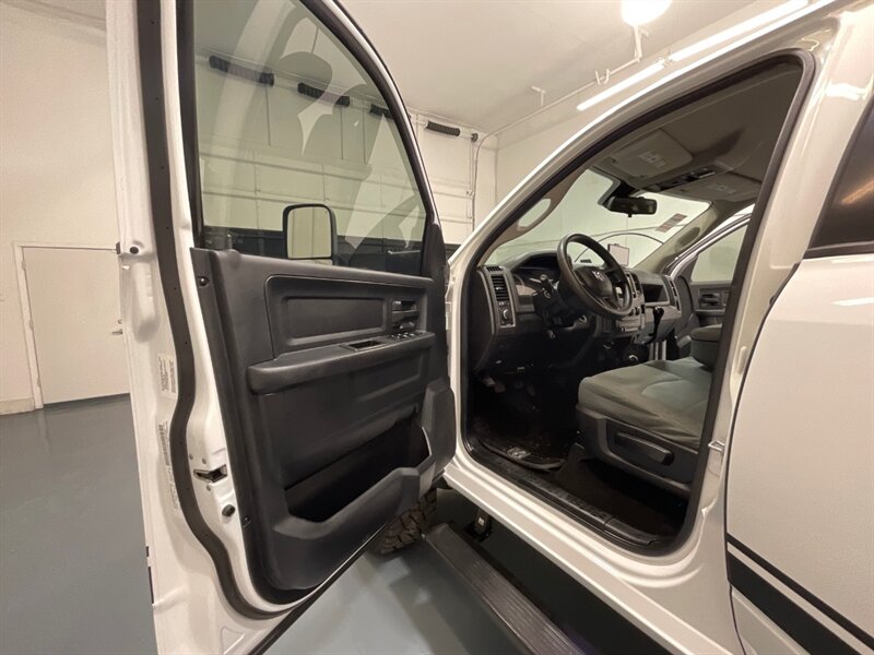 2013 RAM 2500 Tradesman Crew Cab 4X4/6.7L DIESEL /6-SPEED/LIFTED / Backup Camera / RAM BOX / ZERO RUST / LIFTED w. BRAND NEW 35 " TIRES & 20 " MOTO WHEELS / 79K MILES - Photo 51 - Gladstone, OR 97027