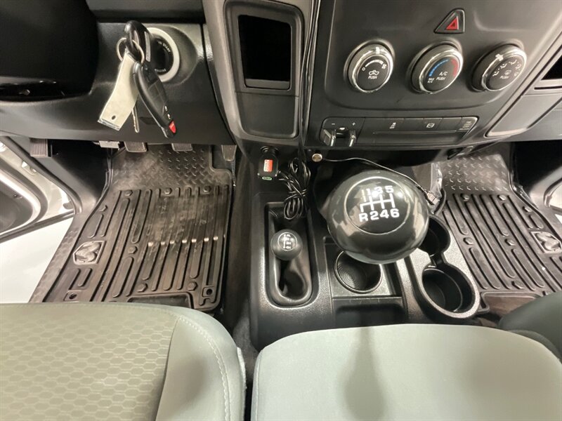 2013 RAM 2500 Tradesman Crew Cab 4X4/6.7L DIESEL /6-SPEED/LIFTED / Backup Camera / RAM BOX / ZERO RUST / LIFTED w. BRAND NEW 35 " TIRES & 20 " MOTO WHEELS / 79K MILES - Photo 18 - Gladstone, OR 97027