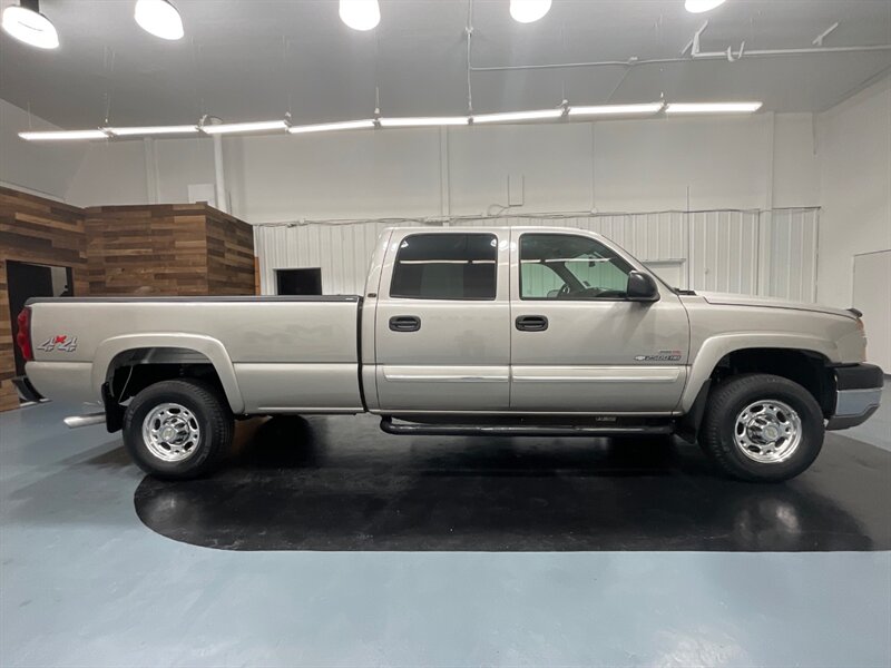 2005 Chevrolet Silverado 2500 LT Crew Cab 4X4 / 6.6L DIESEL /1-OWNER / 46K MILES  / LOCAL TRUCK NO RUST - Photo 4 - Gladstone, OR 97027