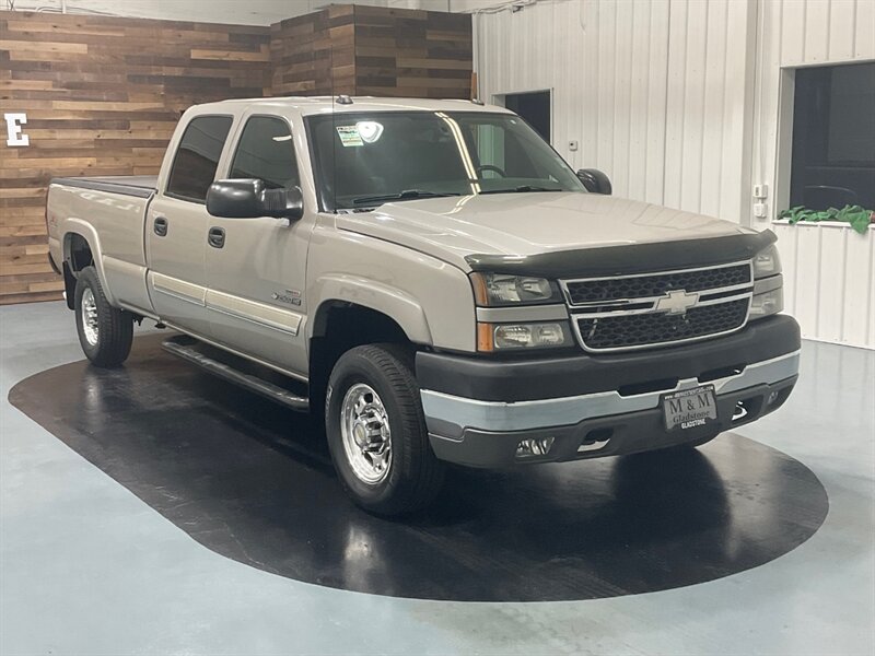 2005 Chevrolet Silverado 2500 LT Crew Cab 4X4 / 6.6L DIESEL /1-OWNER / 46K MILES  / LOCAL TRUCK NO RUST - Photo 2 - Gladstone, OR 97027