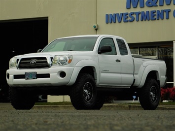 2009 Toyota Tacoma SR5 4-Door / 4X4 / 5-SPEED / 1-OWNER  / LIFTED Truck
