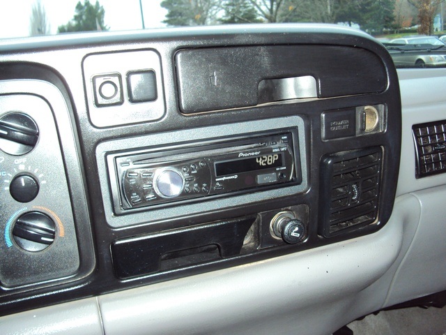 1996 Dodge Ram 1500 Laramie SLT/ 4WD/ Very Clean   - Photo 24 - Portland, OR 97217