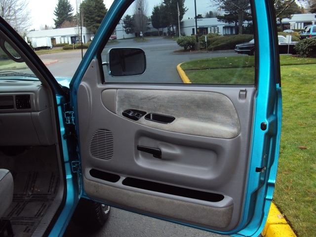 1996 Dodge Ram 1500 Laramie SLT/ 4WD/ Very Clean   - Photo 20 - Portland, OR 97217