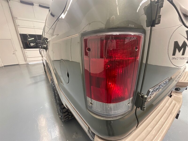 2002 Ford Excursion Limited 4X4 / 7.3L DIESEL / Leather / ZERO RUST / 3RD ROW SEAT / Heated Leather Seats / LEVELED - Photo 28 - Gladstone, OR 97027