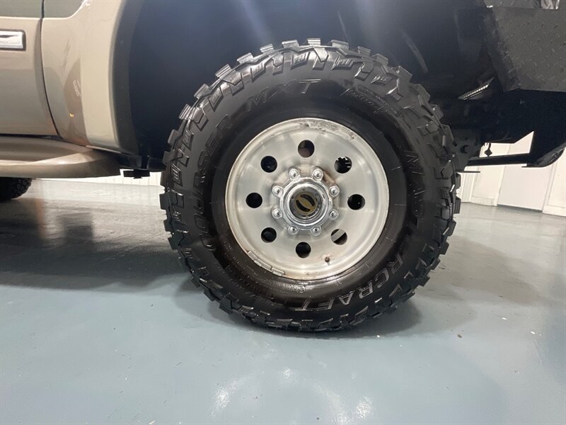 2002 Ford Excursion Limited 4X4 / 7.3L DIESEL / Leather / ZERO RUST / 3RD ROW SEAT / Heated Leather Seats / LEVELED - Photo 22 - Gladstone, OR 97027