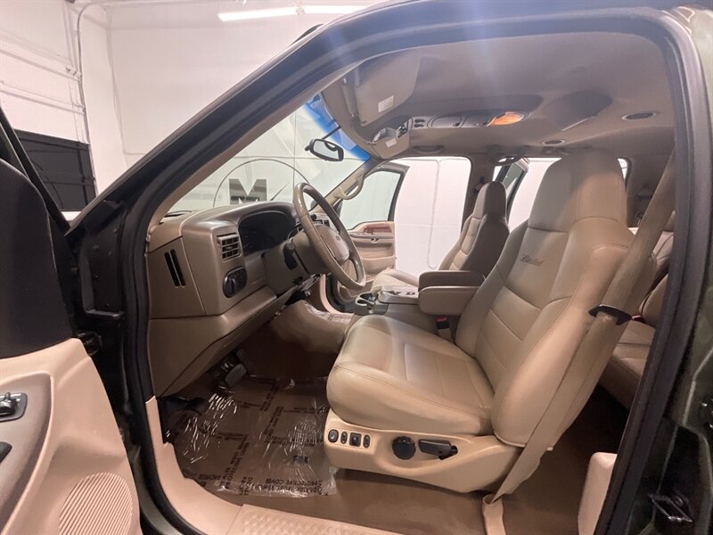 2002 Ford Excursion Limited 4X4 / 7.3L DIESEL / Leather / ZERO RUST / 3RD ROW SEAT / Heated Leather Seats / LEVELED - Photo 10 - Gladstone, OR 97027