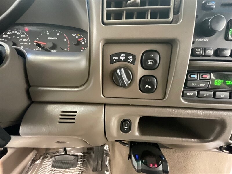 2002 Ford Excursion Limited 4X4 / 7.3L DIESEL / Leather / ZERO RUST / 3RD ROW SEAT / Heated Leather Seats / LEVELED - Photo 20 - Gladstone, OR 97027