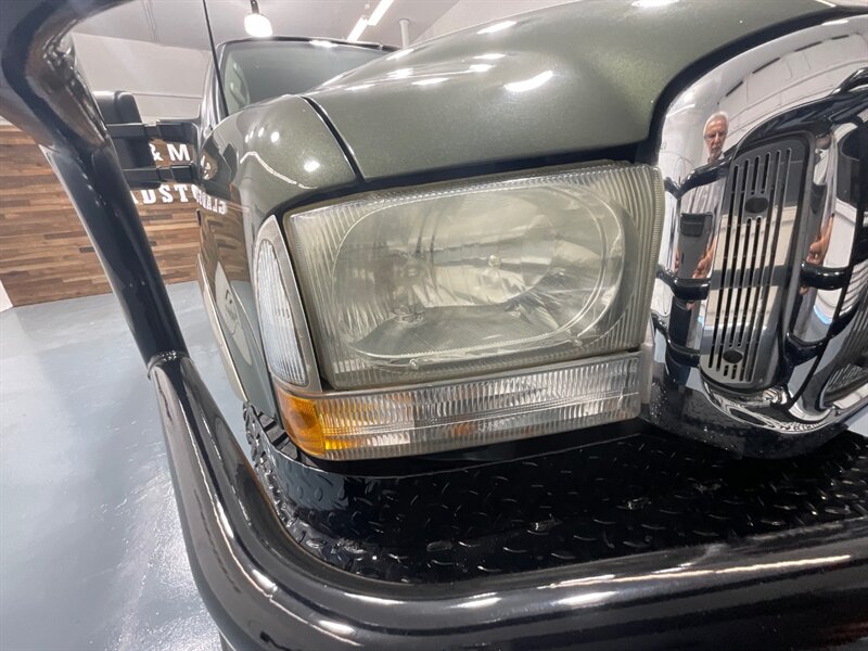 2002 Ford Excursion Limited 4X4 / 7.3L DIESEL / Leather / ZERO RUST / 3RD ROW SEAT / Heated Leather Seats / LEVELED - Photo 27 - Gladstone, OR 97027