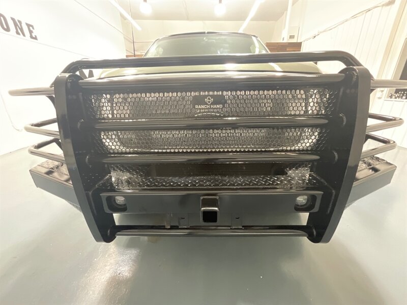 2002 Ford Excursion Limited 4X4 / 7.3L DIESEL / Leather / ZERO RUST / 3RD ROW SEAT / Heated Leather Seats / LEVELED - Photo 30 - Gladstone, OR 97027