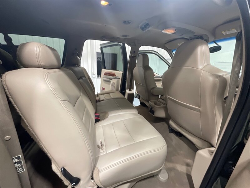 2002 Ford Excursion Limited 4X4 / 7.3L DIESEL / Leather / ZERO RUST / 3RD ROW SEAT / Heated Leather Seats / LEVELED - Photo 15 - Gladstone, OR 97027