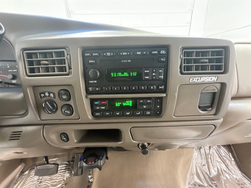 2002 Ford Excursion Limited 4X4 / 7.3L DIESEL / Leather / ZERO RUST / 3RD ROW SEAT / Heated Leather Seats / LEVELED - Photo 19 - Gladstone, OR 97027