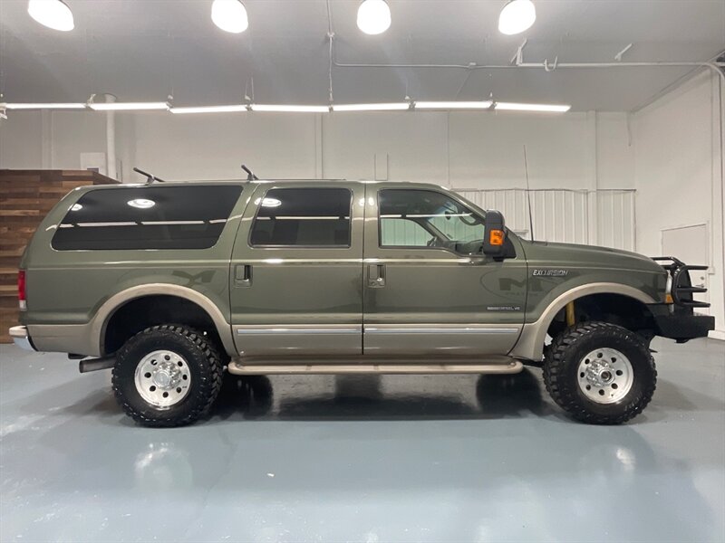 2002 Ford Excursion Limited 4X4 / 7.3L DIESEL / Leather / ZERO RUST / 3RD ROW SEAT / Heated Leather Seats / LEVELED - Photo 4 - Gladstone, OR 97027
