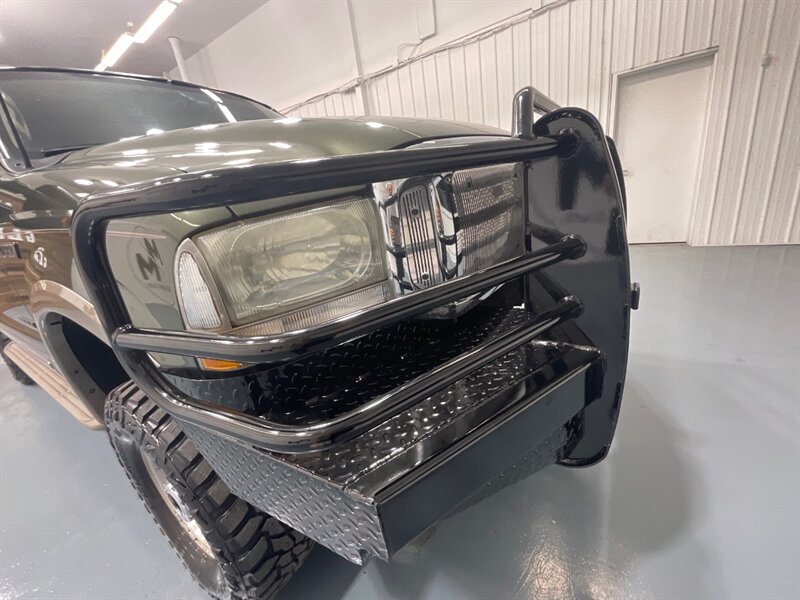 2002 Ford Excursion Limited 4X4 / 7.3L DIESEL / Leather / ZERO RUST / 3RD ROW SEAT / Heated Leather Seats / LEVELED - Photo 60 - Gladstone, OR 97027