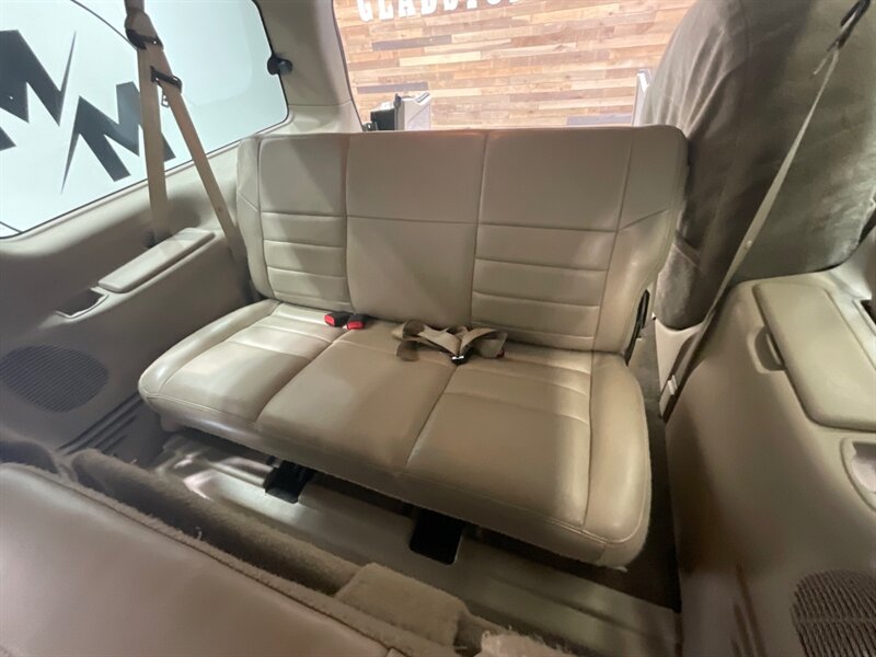 2002 Ford Excursion Limited 4X4 / 7.3L DIESEL / Leather / ZERO RUST / 3RD ROW SEAT / Heated Leather Seats / LEVELED - Photo 12 - Gladstone, OR 97027