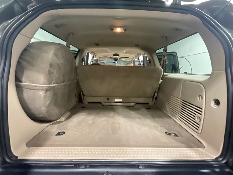 2002 Ford Excursion Limited 4X4 / 7.3L DIESEL / Leather / ZERO RUST / 3RD ROW SEAT / Heated Leather Seats / LEVELED - Photo 13 - Gladstone, OR 97027