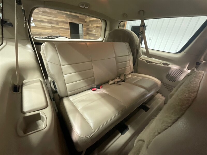 2002 Ford Excursion Limited 4X4 / 7.3L DIESEL / Leather / ZERO RUST / 3RD ROW SEAT / Heated Leather Seats / LEVELED - Photo 14 - Gladstone, OR 97027