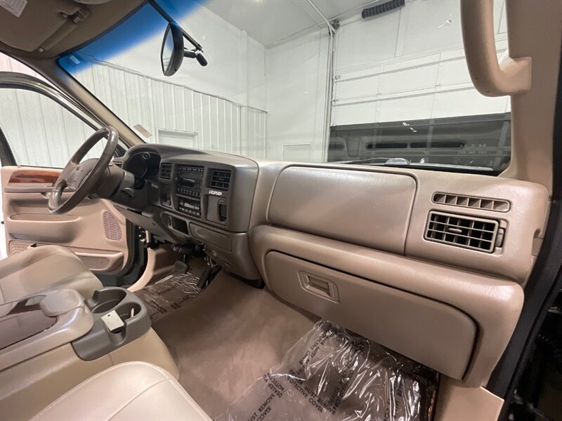 2002 Ford Excursion Limited 4X4 / 7.3L DIESEL / Leather / ZERO RUST / 3RD ROW SEAT / Heated Leather Seats / LEVELED - Photo 35 - Gladstone, OR 97027