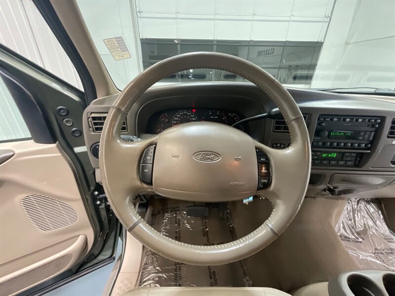 2002 Ford Excursion Limited 4X4 / 7.3L DIESEL / Leather / ZERO RUST / 3RD ROW SEAT / Heated Leather Seats / LEVELED - Photo 21 - Gladstone, OR 97027