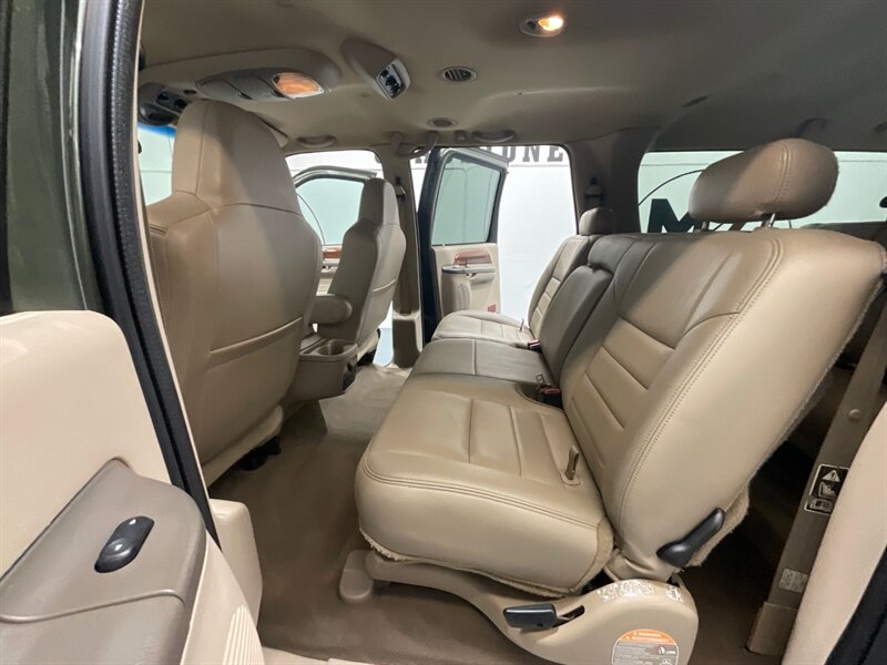 2002 Ford Excursion Limited 4X4 / 7.3L DIESEL / Leather / ZERO RUST / 3RD ROW SEAT / Heated Leather Seats / LEVELED - Photo 11 - Gladstone, OR 97027