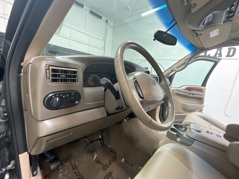 2002 Ford Excursion Limited 4X4 / 7.3L DIESEL / Leather / ZERO RUST / 3RD ROW SEAT / Heated Leather Seats / LEVELED - Photo 38 - Gladstone, OR 97027