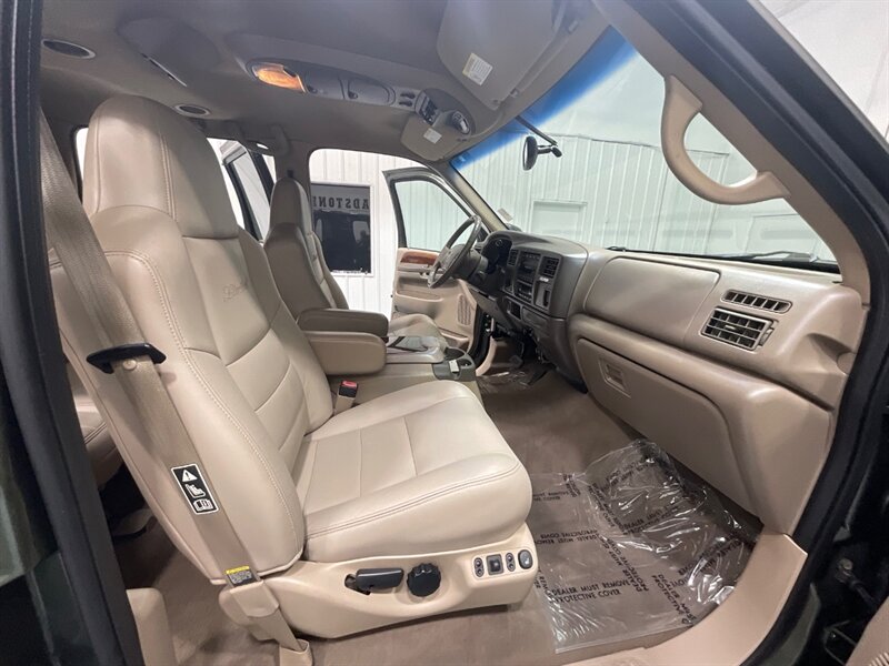 2002 Ford Excursion Limited 4X4 / 7.3L DIESEL / Leather / ZERO RUST / 3RD ROW SEAT / Heated Leather Seats / LEVELED - Photo 16 - Gladstone, OR 97027