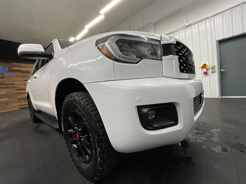 2019 Toyota Sequoia Sport Utility 4X4 / TRD PRO CUSTOM UPGRADE  TRD LEATHER & Heated Seats / TRD GRILL / NEW TIRES / SHARP SHARP !! - Photo 10 - Gladstone, OR 97027