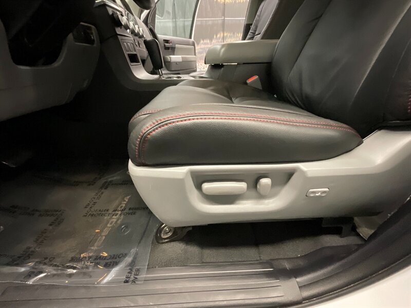 2019 Toyota Sequoia Sport Utility 4X4 / TRD PRO CUSTOM UPGRADE  TRD LEATHER & Heated Seats / TRD GRILL / NEW TIRES / SHARP SHARP !! - Photo 48 - Gladstone, OR 97027