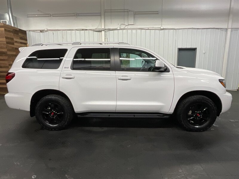 2019 Toyota Sequoia Sport Utility 4X4 / TRD PRO CUSTOM UPGRADE  TRD LEATHER & Heated Seats / TRD GRILL / NEW TIRES / SHARP SHARP !! - Photo 4 - Gladstone, OR 97027