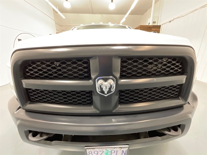 2013 RAM 3500 Tradesman Regular Cab 4X4 / 6.7L DIESEL / DUALLY / FLAT BED / LONG BED / ZERO RUST / FUEL WHEELS / TRAILER BRAKE CONTROLLER - Photo 30 - Gladstone, OR 97027