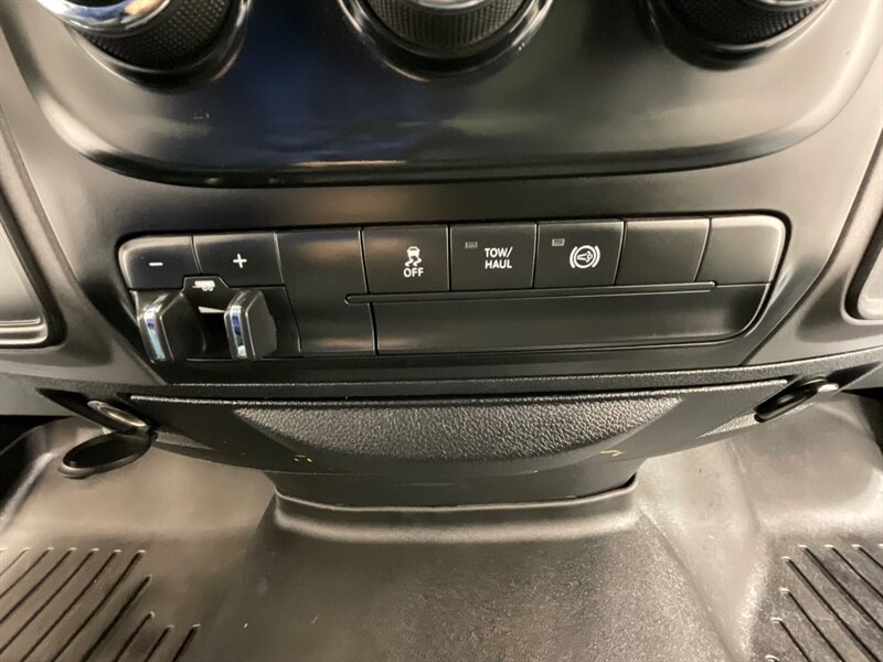 2013 RAM 3500 Tradesman Regular Cab 4X4 / 6.7L DIESEL / DUALLY / FLAT BED / LONG BED / ZERO RUST / FUEL WHEELS / TRAILER BRAKE CONTROLLER - Photo 22 - Gladstone, OR 97027