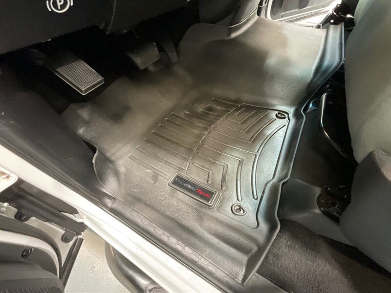 2013 RAM 3500 Tradesman Regular Cab 4X4 / 6.7L DIESEL / DUALLY / FLAT BED / LONG BED / ZERO RUST / FUEL WHEELS / TRAILER BRAKE CONTROLLER - Photo 41 - Gladstone, OR 97027