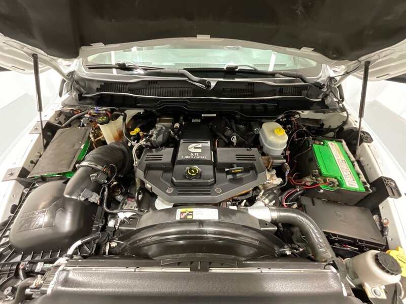 2013 RAM 3500 Tradesman Regular Cab 4X4 / 6.7L DIESEL / DUALLY / FLAT BED / LONG BED / ZERO RUST / FUEL WHEELS / TRAILER BRAKE CONTROLLER - Photo 42 - Gladstone, OR 97027