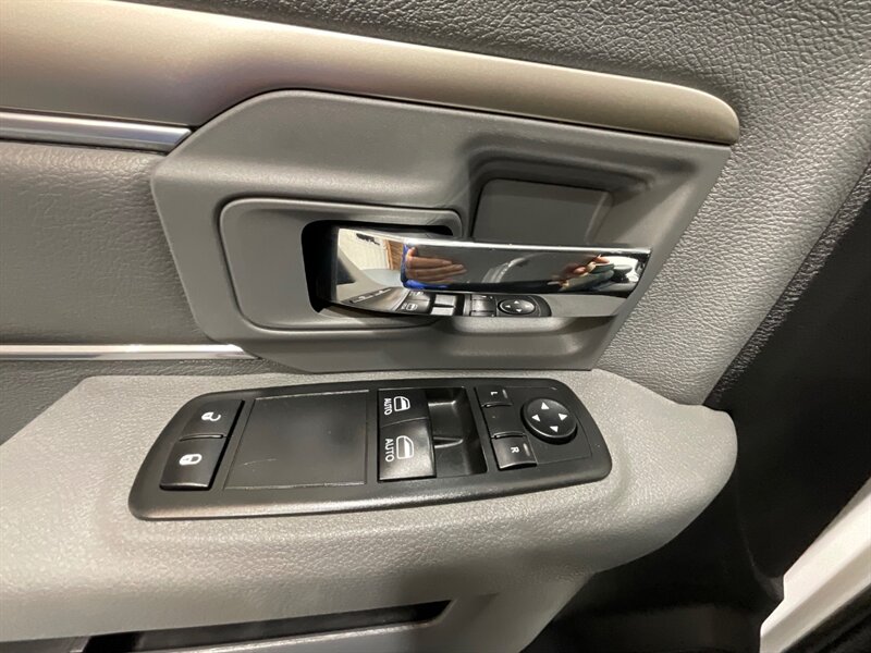 2013 RAM 3500 Tradesman Regular Cab 4X4 / 6.7L DIESEL / DUALLY / FLAT BED / LONG BED / ZERO RUST / FUEL WHEELS / TRAILER BRAKE CONTROLLER - Photo 34 - Gladstone, OR 97027