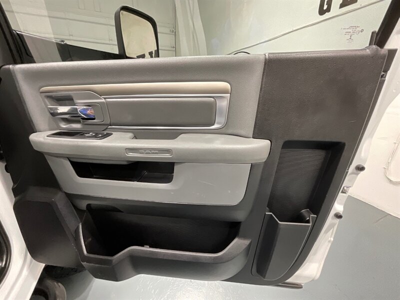 2013 RAM 3500 Tradesman Regular Cab 4X4 / 6.7L DIESEL / DUALLY / FLAT BED / LONG BED / ZERO RUST / FUEL WHEELS / TRAILER BRAKE CONTROLLER - Photo 33 - Gladstone, OR 97027