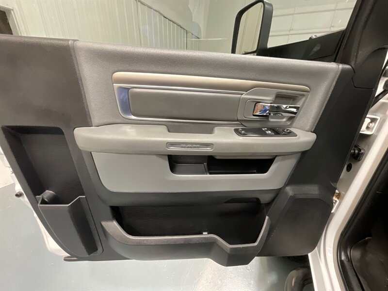 2013 RAM 3500 Tradesman Regular Cab 4X4 / 6.7L DIESEL / DUALLY / FLAT BED / LONG BED / ZERO RUST / FUEL WHEELS / TRAILER BRAKE CONTROLLER - Photo 32 - Gladstone, OR 97027